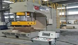 What Are the Classification and Advantages of Horizontal Hydraulic Press?