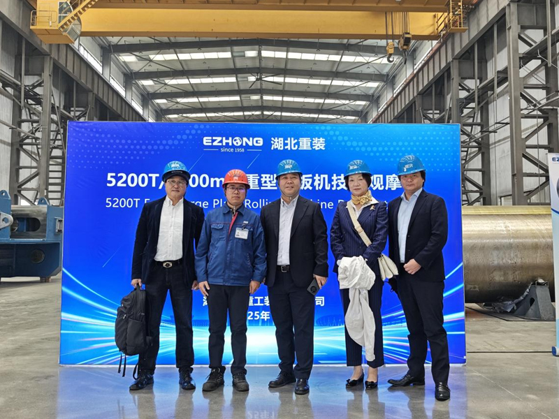 Hubei Heavy Equipment 5200T Extra-large Plate Bending Machine Observation